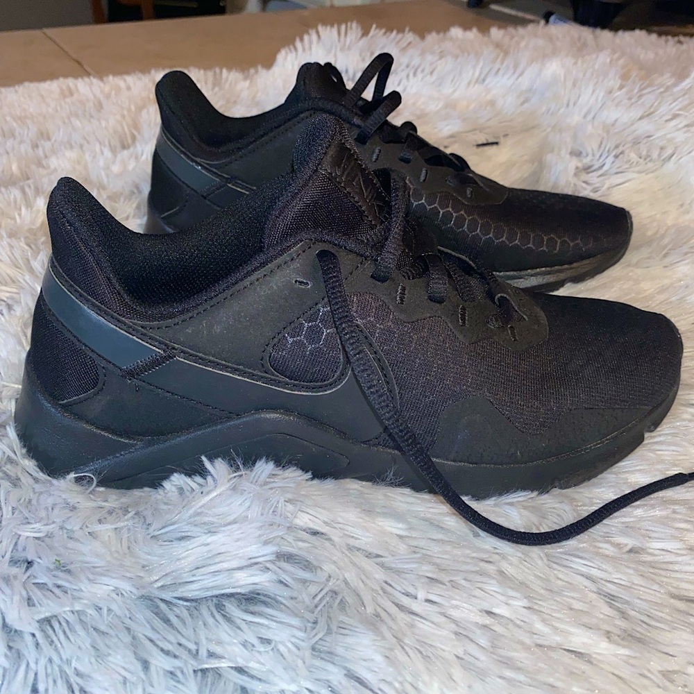 Nike Women's Legend Essential 2 Training Shoe